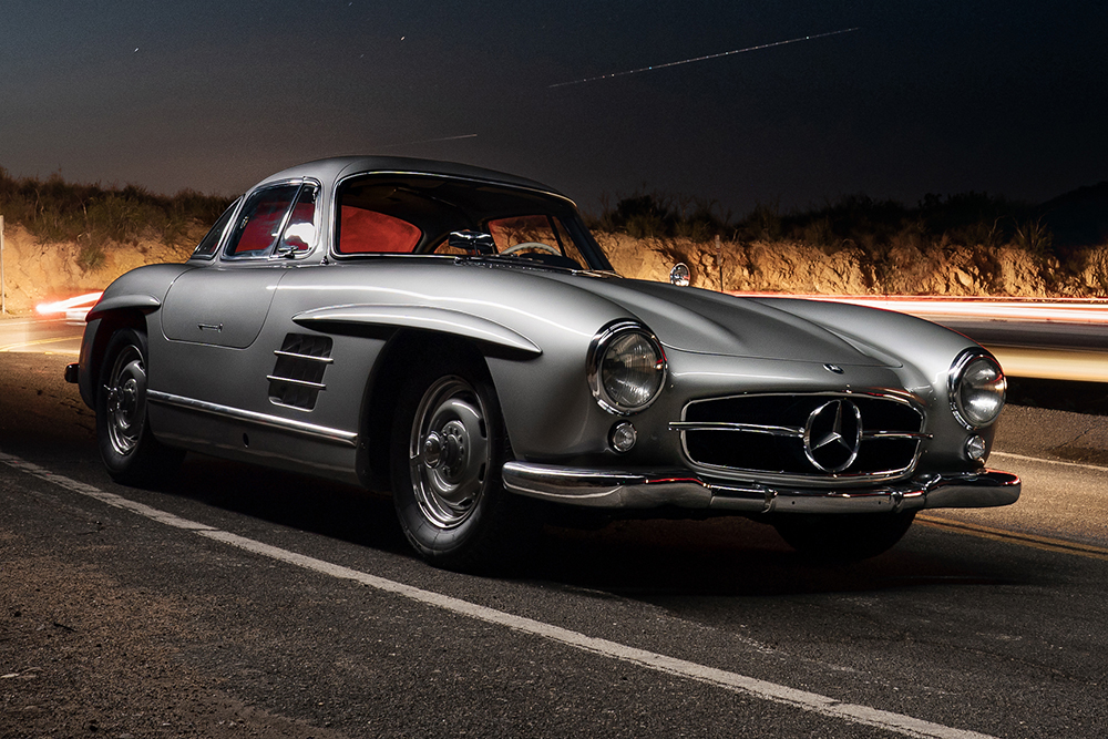 Това е 1955 Mercedes-Benz 300 SL Alloy Gullwing, един от само 29. Продава се за 16 млн. лв.!