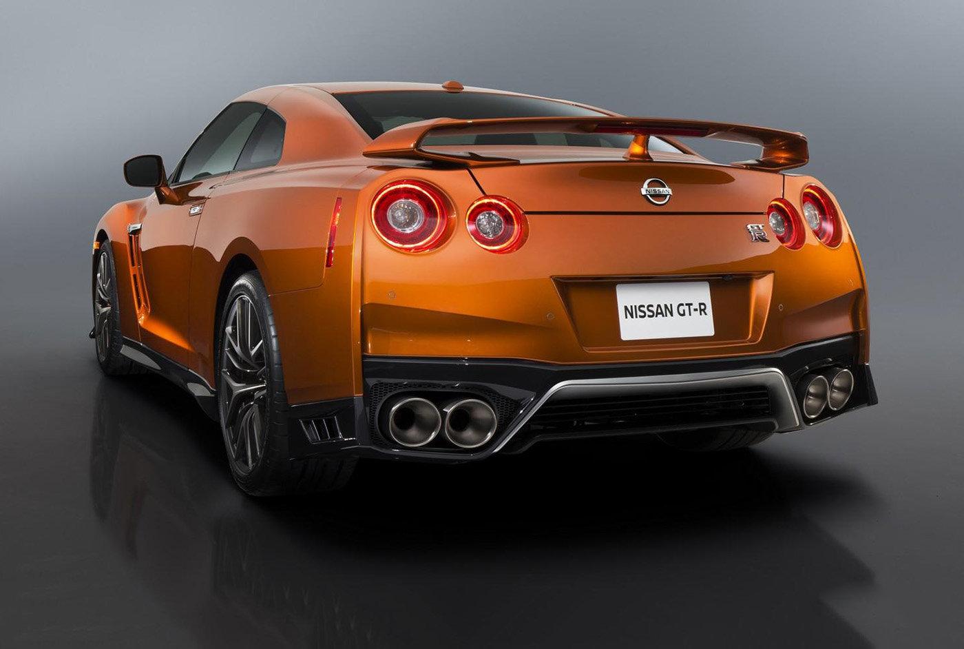 Сколько весит nissan gtr