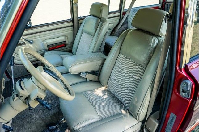 Този 1989 Jeep Wagoneer се задвижва от мощния 707 коня 6 2 литров Hellcat мотор Dizzyriders Bg Движението е в кръвта ни - Jeep Grand Wagoneer Seat Covers