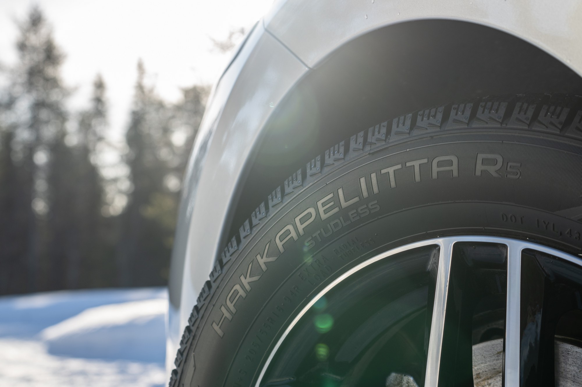 Nokian пуска нова зимна супер гума - Hakkapeliitta R5