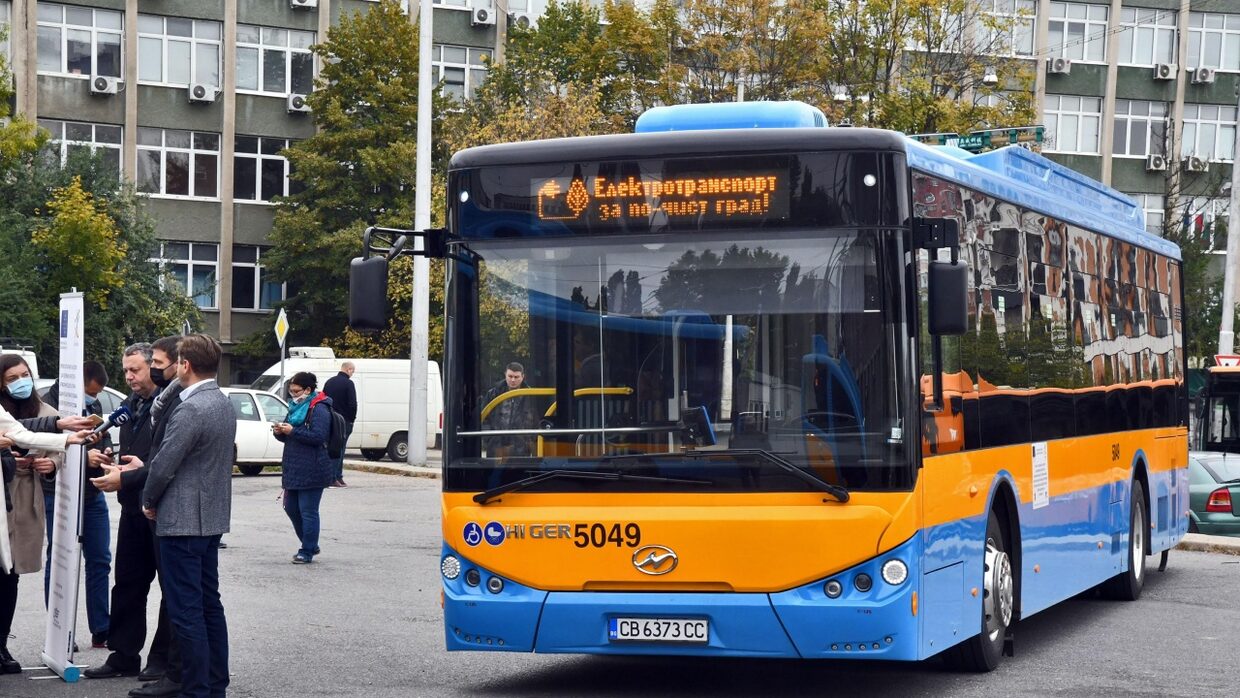 Защо е студено в някои електрически автобуси в София?