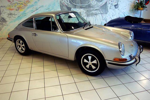Porsche 911 (1965-1998) - за десетина години цената се вдигна от около 10к евро на близо 30 хиляди. И цената ще расте още