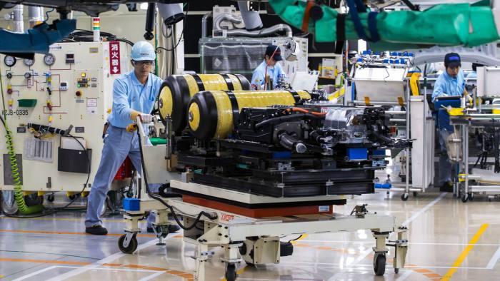 Японската автомобилна индустрия вижда бъдещето на ДВГ в горенето на водород