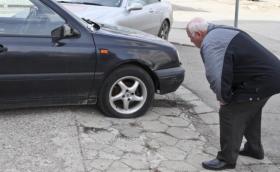 Пиян британец сряза гумите на 56 коли пред блок в Добрич след забележка от съседи