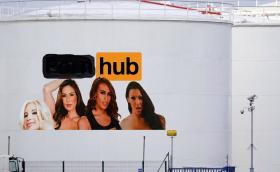 Не е виц: Бившият собственик на Pornhub може да купи Лукойл
