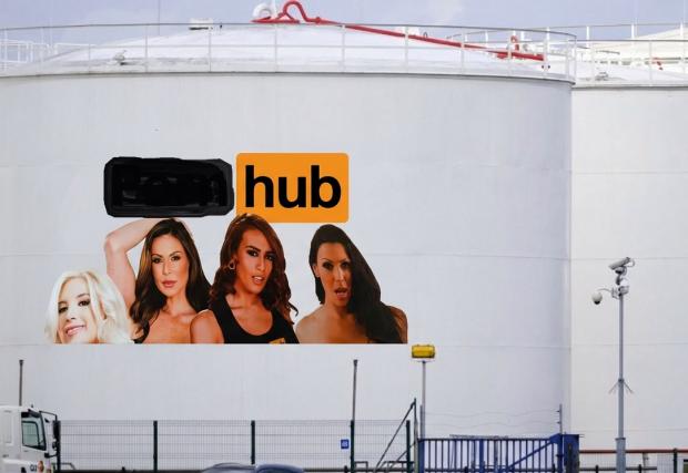 Не е виц: Бившият собственик на Pornhub може да купи Лукойл