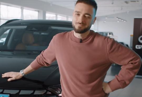 Криско се качи на чисто нов китайски SUV