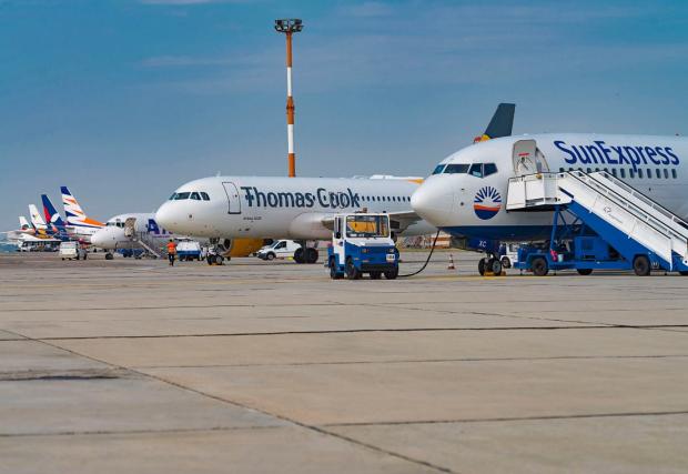 Затварят летище Бургас за дълъг ремонт