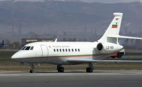 Продават правителствения Фалкон на търг