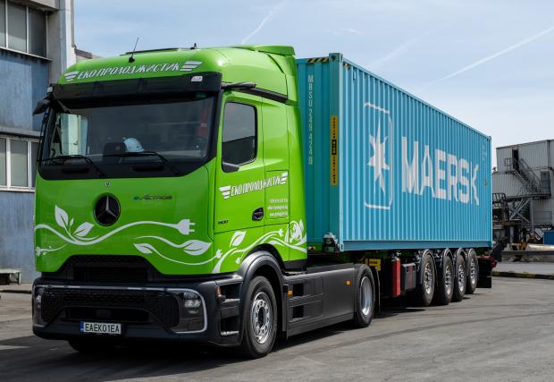 Електрическият Мercedes-Benz eActros 600 ще превозва стоки на пристанище Бургас
