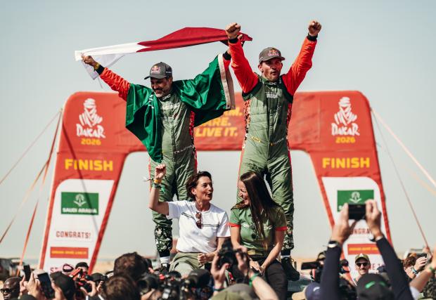 Dacia Sandriders спечели рали Дакар