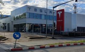 Tesla отваря най-големия си шоурум в Източна Европа