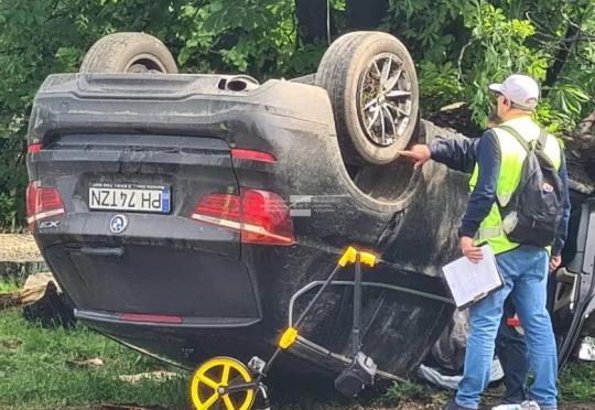 Румънско BMW се обърна на входа на Русе