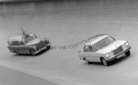 Когато Mercedes-Benz тестваха колите си с… „пъпна връв“