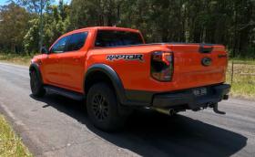 Колко бърз всъщност е новият Ford Ranger Raptor? Видео