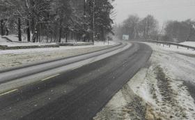 Вали сняг почти в цялата страна, 300 снегорина почистват пътищата