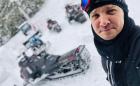 Aктьорът Джеръми Ренър бе блъснат от собствения си снегорин
