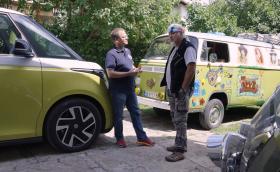 Васко Кръпката говори за страстта си към VW Bus в промо видео на ID. Buzz