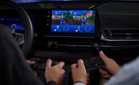 BMW пуска видео игри в колите с истински гейминг контролери