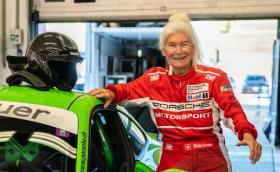 Соня Хайнигер на 84 г., която се състезава с Porsche и Lamborghini