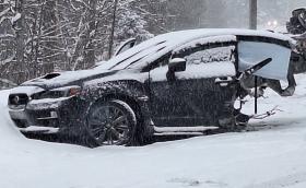Снегорин разцепи кола на две след опасно изпреварване (Видео)