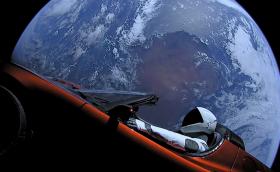 Новооткрит астероид се оказа… Tesla Roadster