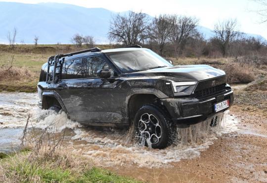 Офроуд с новото M-Hero М817