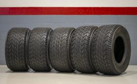 Сделката на века: Мъж продаде 38-годишни гуми за колосална сума