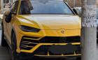 Посегнаха на Lamborghini Urus, спряно върху тротоар в София