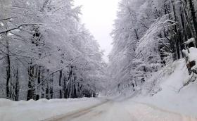 Около метър е падналият сняг на проходите „Шипка“ и „Петрохан“