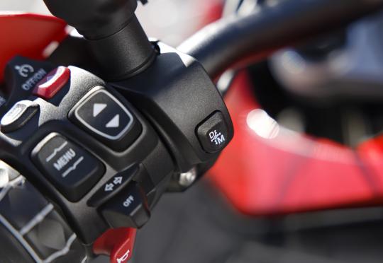 BMW Motorrad въвежда „автоматик“ при моторите си