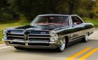 Това е 1965 Pontiac GTO със 7-литров V8 за моторница