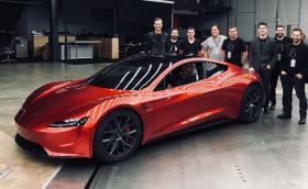 Мъск обеща: Tesla Roadster ще вдига 0-60 мили в час за под секунда