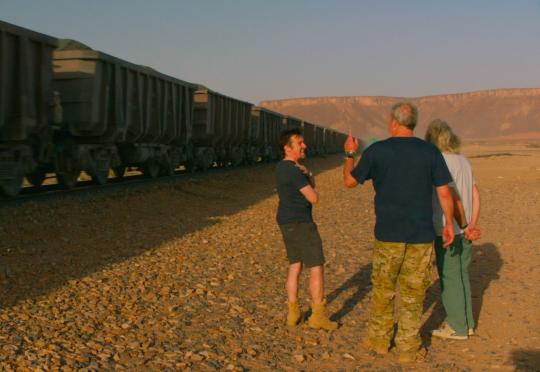 “Train du Desert“: 3-километровият влак от The Grand Tour “Sand Job”
