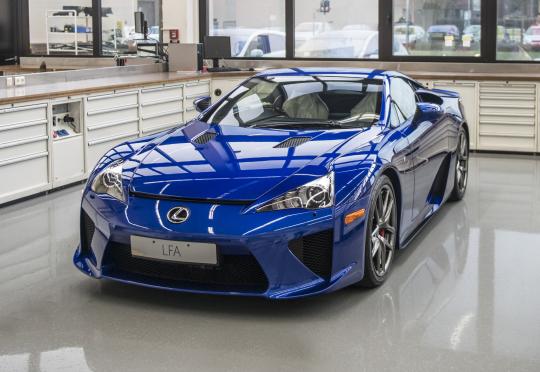 ВИДЕО: Как се обслужва Lexus LFA?
