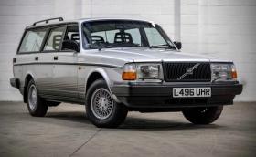 Това 1993 Volvo 240 Tørslanda Estate още е с найлоните и се продава