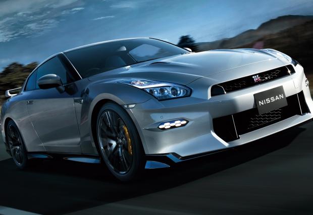 Емблематичният Nissan GT-R R35 вече официално е в историята