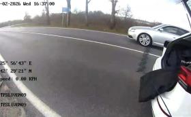 Екшън край Нова Загора: Спряха нарушител с лента с шипове (Видео)