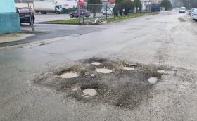 Иновативната технология за запълване на дупки в Шумен издържа… два месеца!