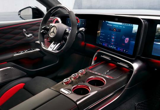 Изненада: Новият AMG GT 4-Door Coupe е фрашкан с екрани