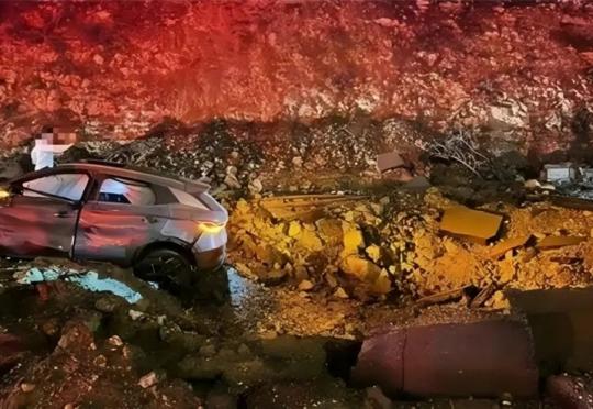 Китайски електромобил и хората в него оцеляха след близко попадение на иранска ракета