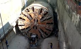 Къртицата за метрото влиза под парка на Военната академия