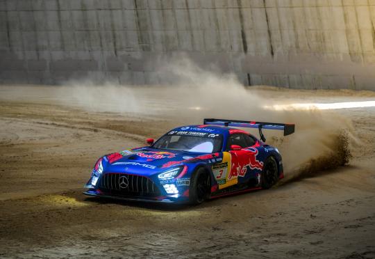 Макс Верстапен ще кара в 24-часово състезание с това!