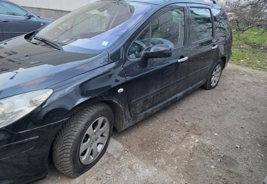 София: В Овча Купел режат гуми избирателно