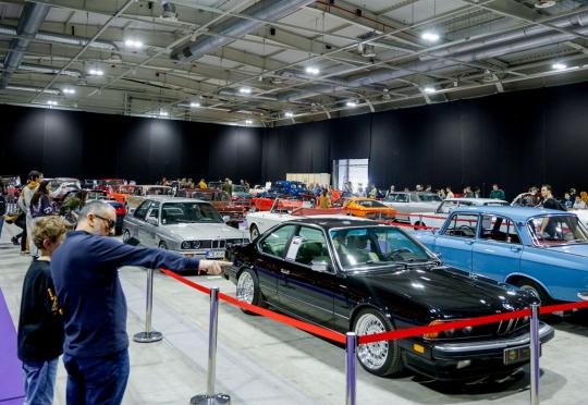 Започна Пролетния авто ретро салон!