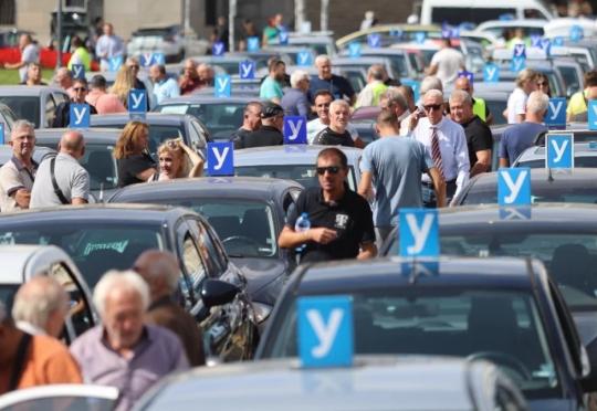 Шофьорските курсове ще имат нощни часове, цените скачат