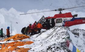 Измама със спасителните хеликоптери на Еверест
