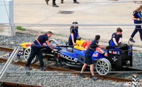 Red Bull пуска болид по релсите на метрото