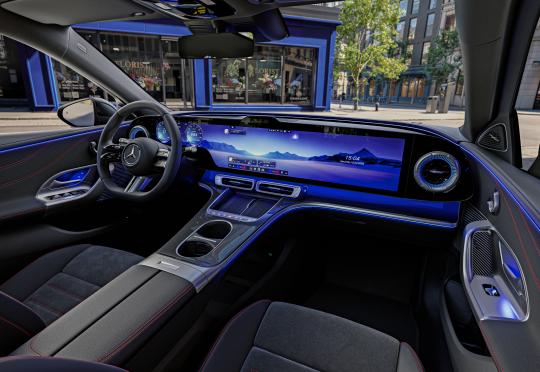 Mercedes показа интериора на новата C-класа