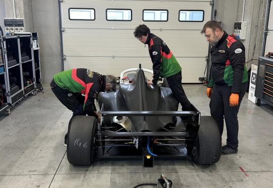 Още един българин ще кара във Формула 4